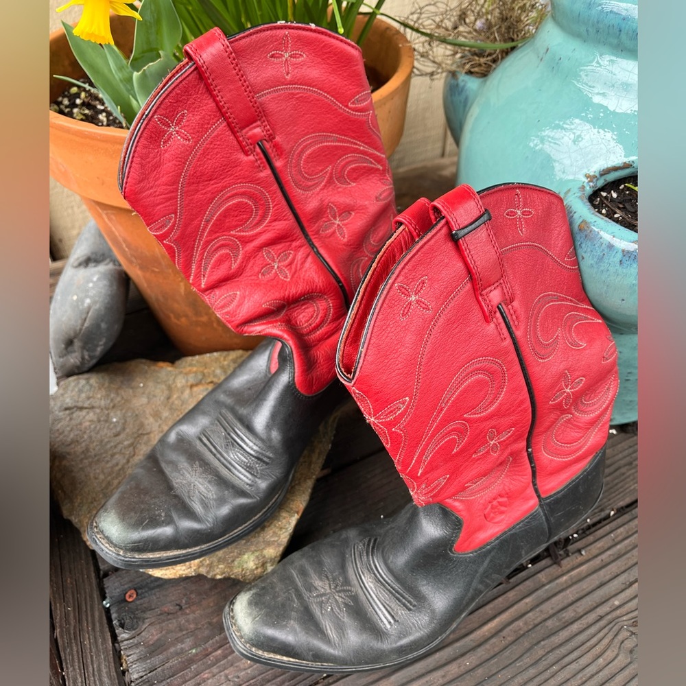 Ariat Cowboy Boots, ladies size 9, black & red